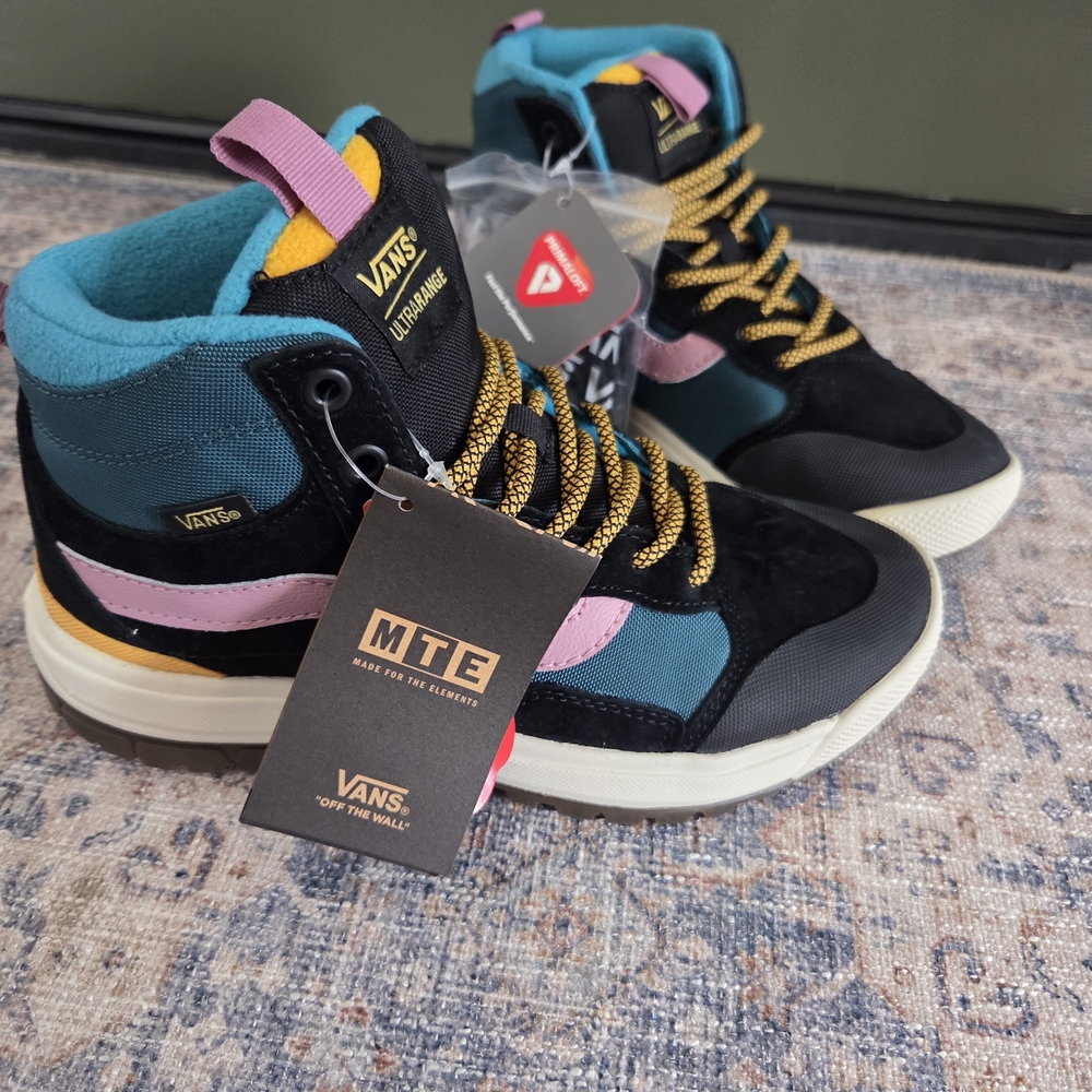 Vans MTE Black (Womens US 7.5)